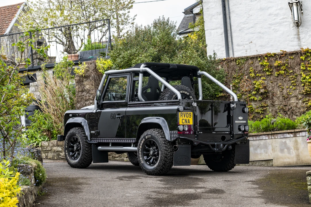 2009 Land Rover Defender 90 - Image 7 of 31