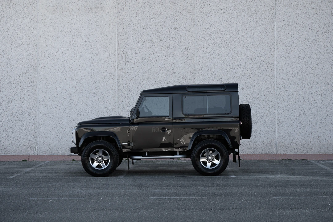 2009 Land Rover Defender 90 - Image 8 of 31