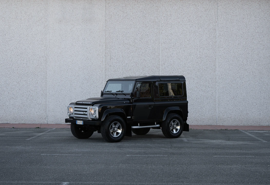 2009 Land Rover Defender 90 - Image 10 of 31