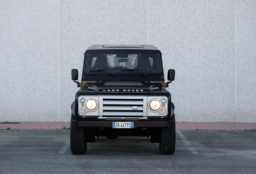 2009 Land Rover Defender 90 - Image 2 of 31