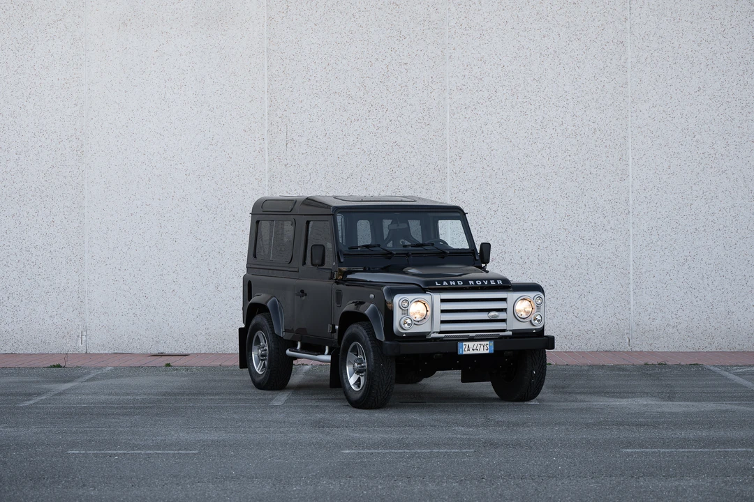 2009 Land Rover Defender 90 - Image 13 of 31