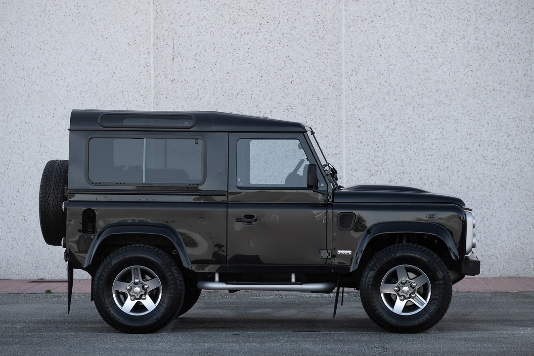 2009 Land Rover Defender 90 - Image 16 of 31
