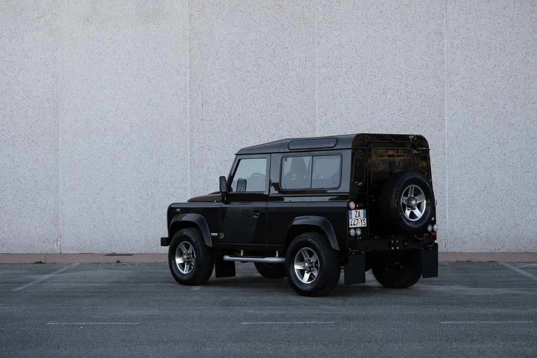 2009 Land Rover Defender 90 - Image 7 of 31