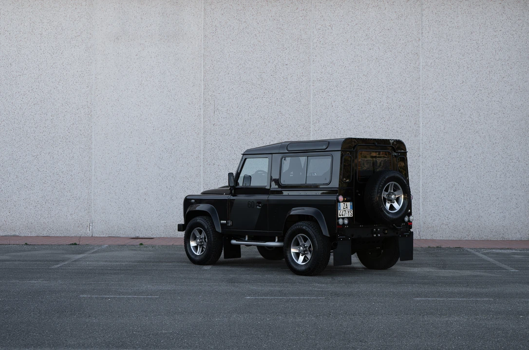 2009 Land Rover Defender 90 - Image 14 of 31