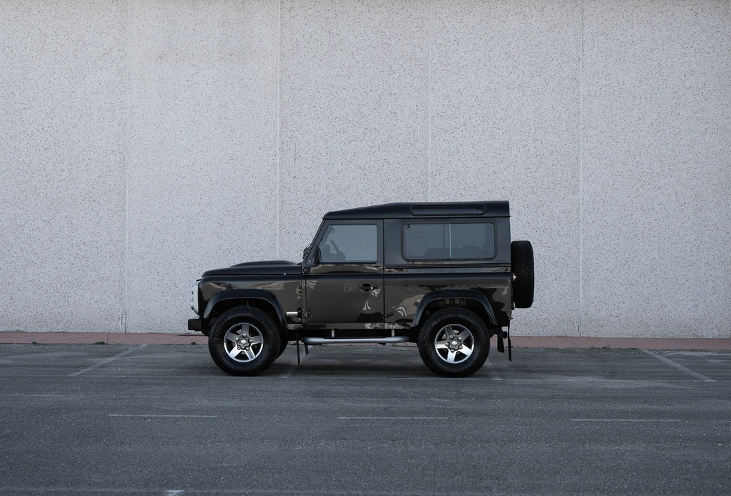 2009 Land Rover Defender 90 - Image 15 of 31