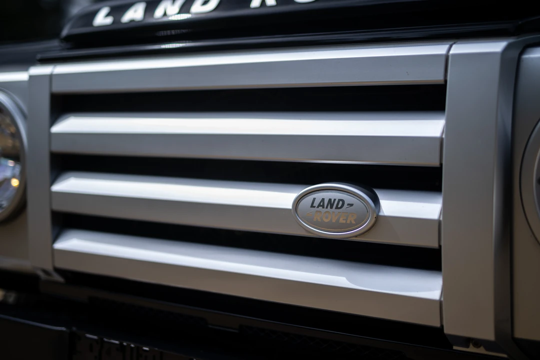 2009 Land Rover Defender 90 - Image 10 of 31