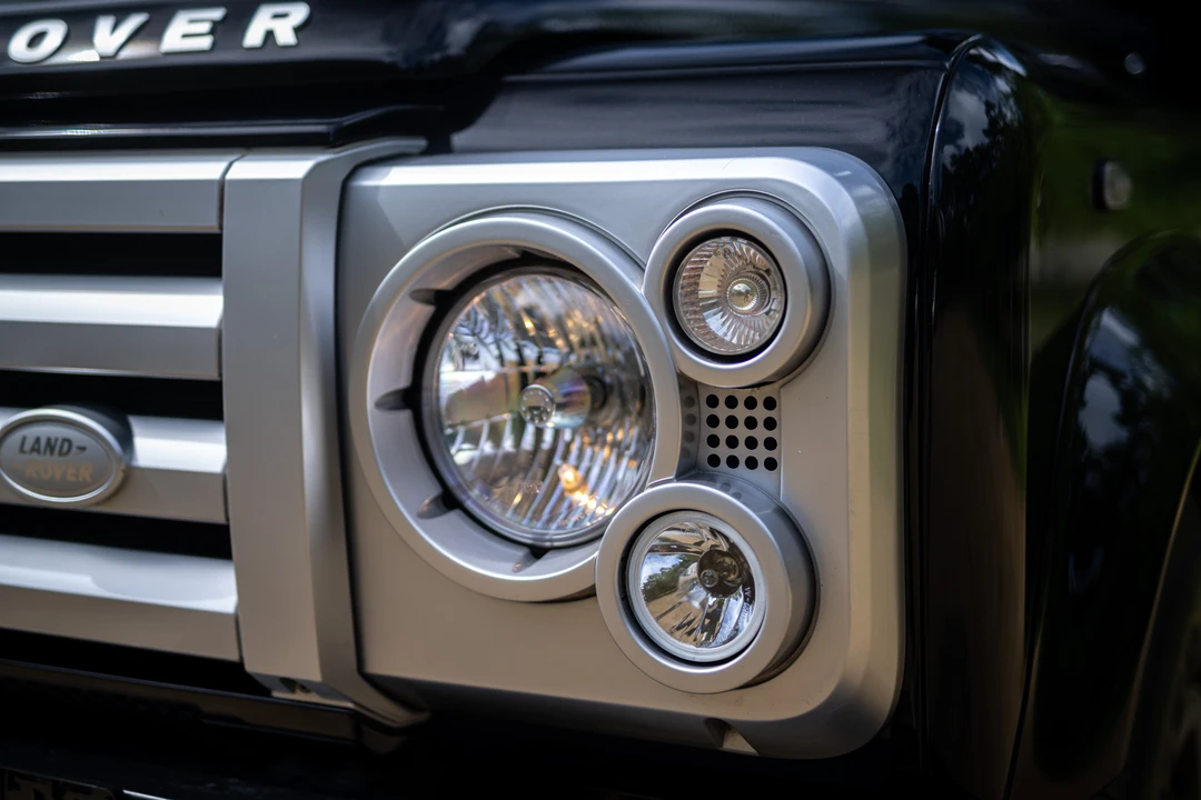 2009 Land Rover Defender 90 - Image 11 of 31