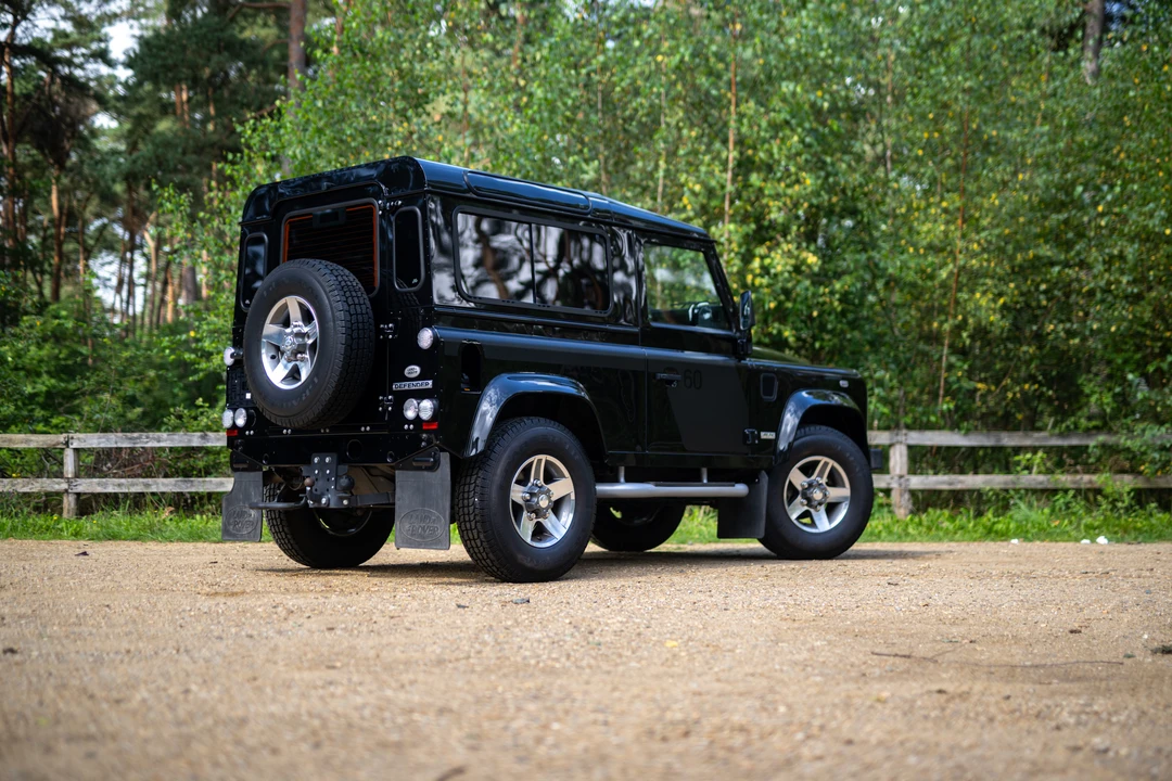 2009 Land Rover Defender 90 - Image 9 of 31