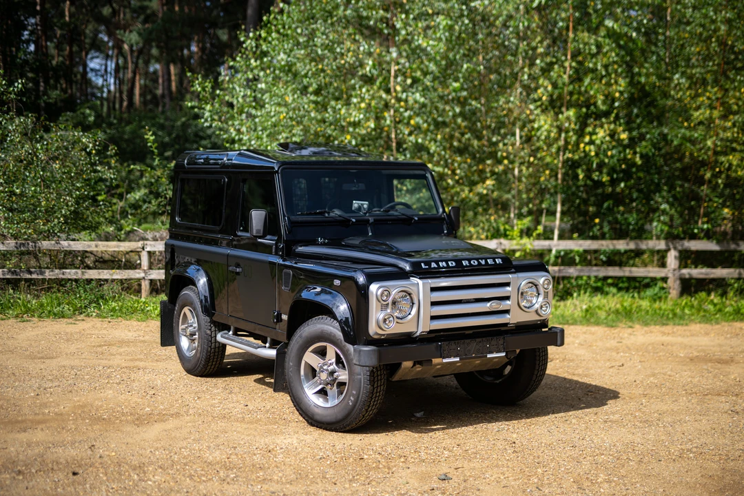2009 Land Rover Defender 90 - Image 3 of 31