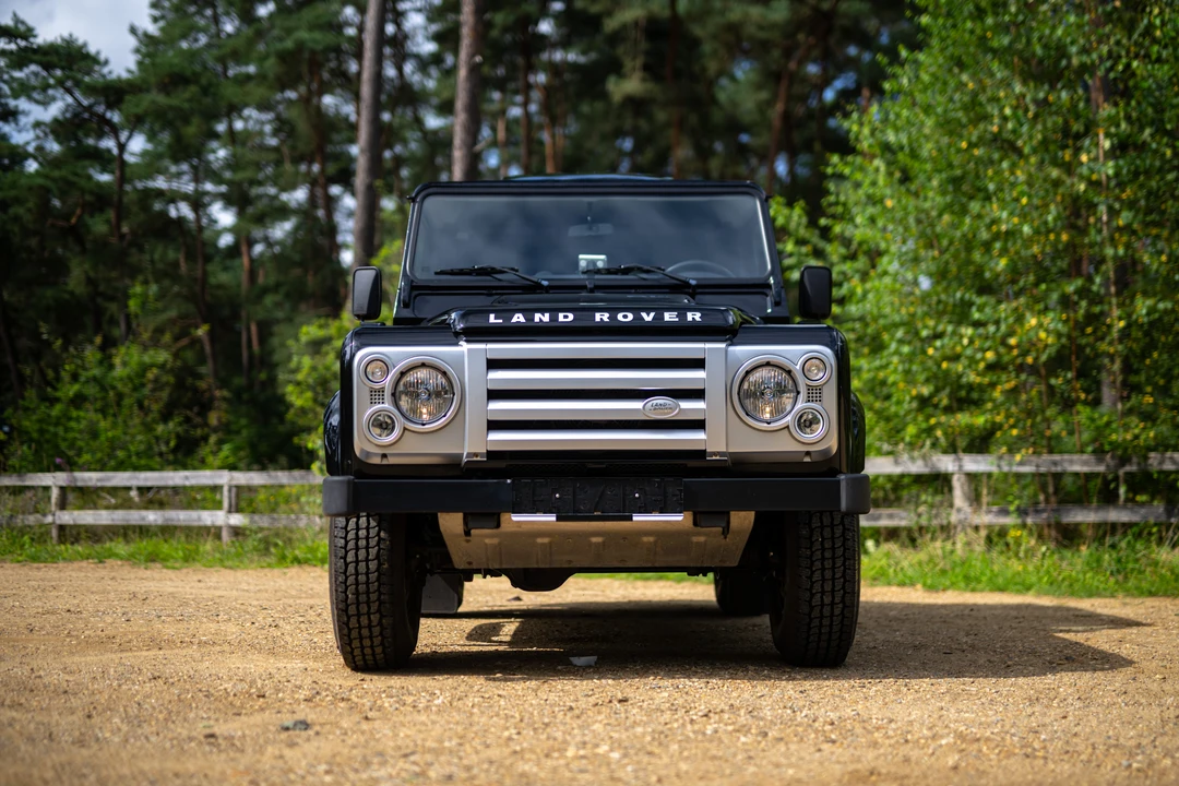 2009 Land Rover Defender 90 - Image 2 of 31