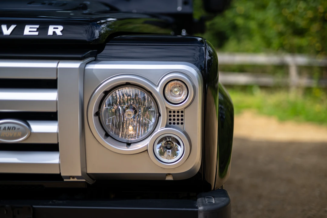 2009 Land Rover Defender 90 - Image 13 of 31