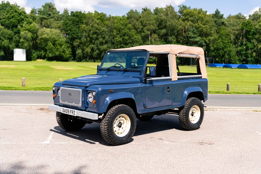2009 Land Rover Defender 90 - Image 19 of 31