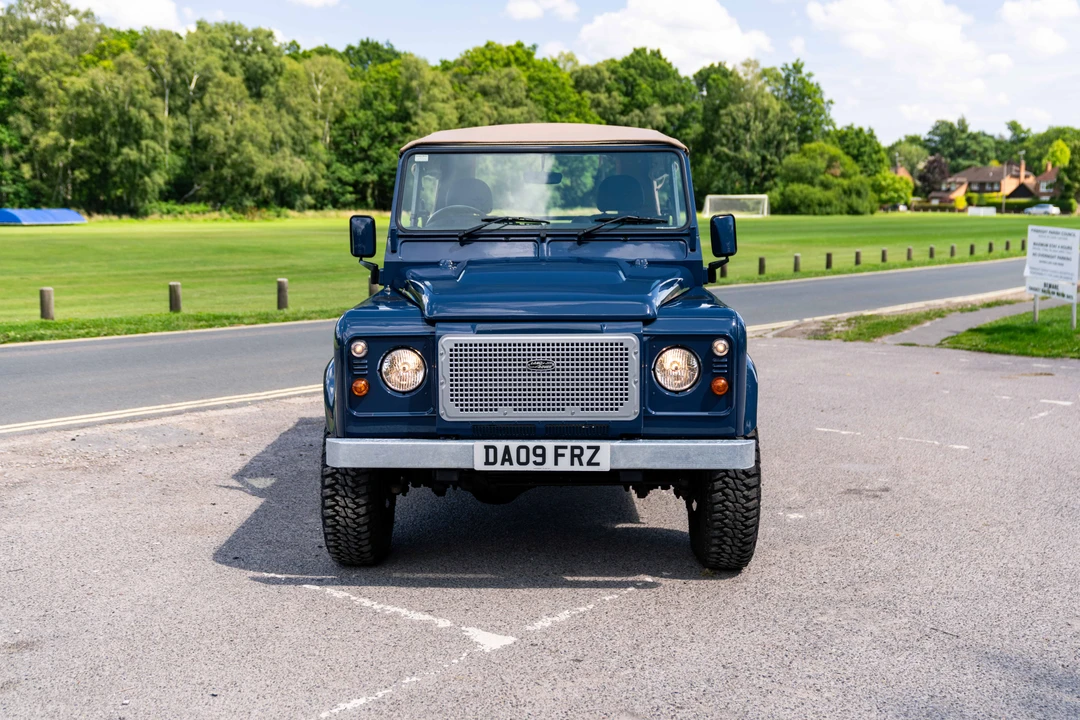 2009 Land Rover Defender 90 - Image 2 of 31