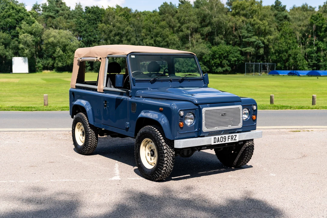 2009 Land Rover Defender 90 - Image 17 of 31