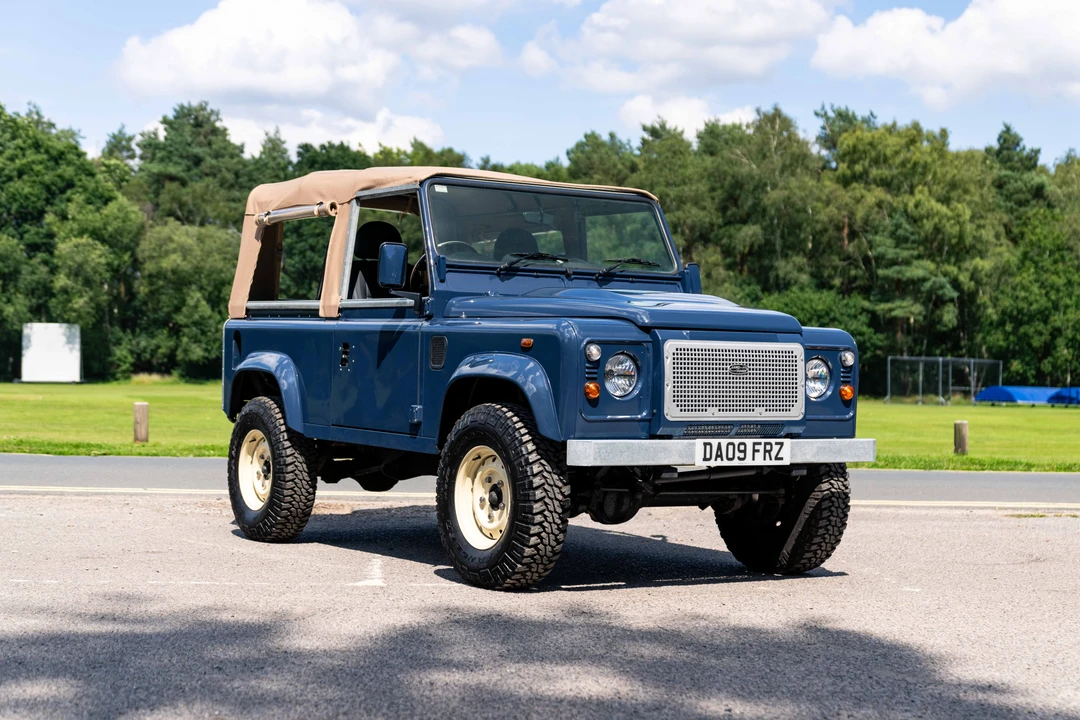 2009 Land Rover Defender 90 - Image 9 of 31