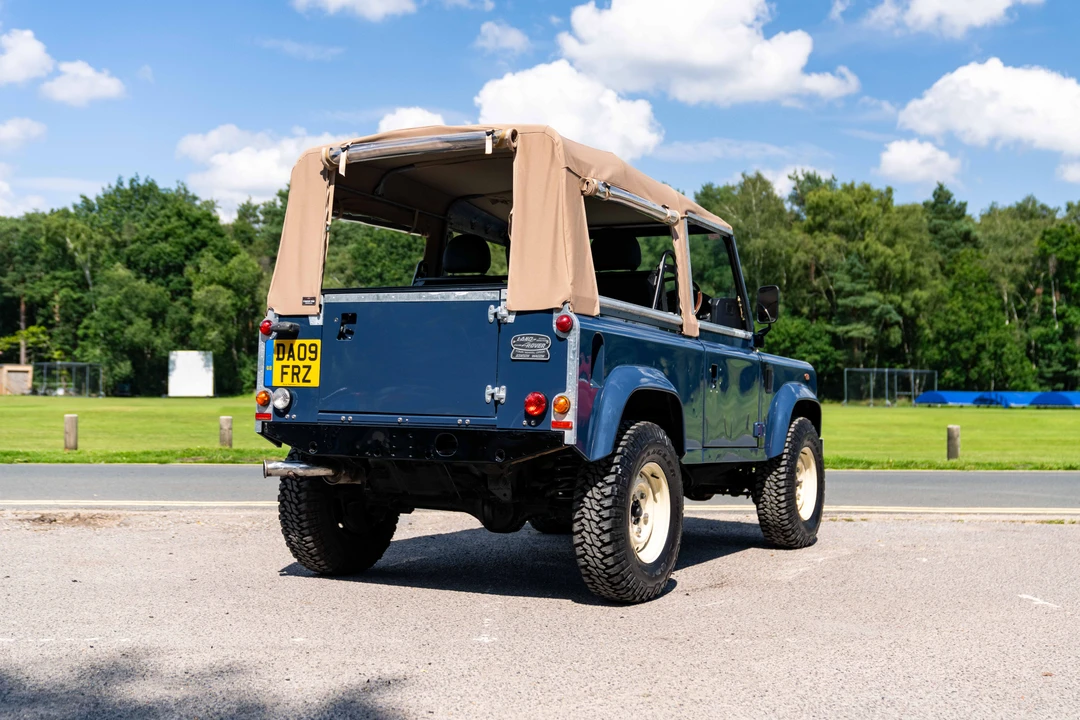2009 Land Rover Defender 90 - Image 7 of 31