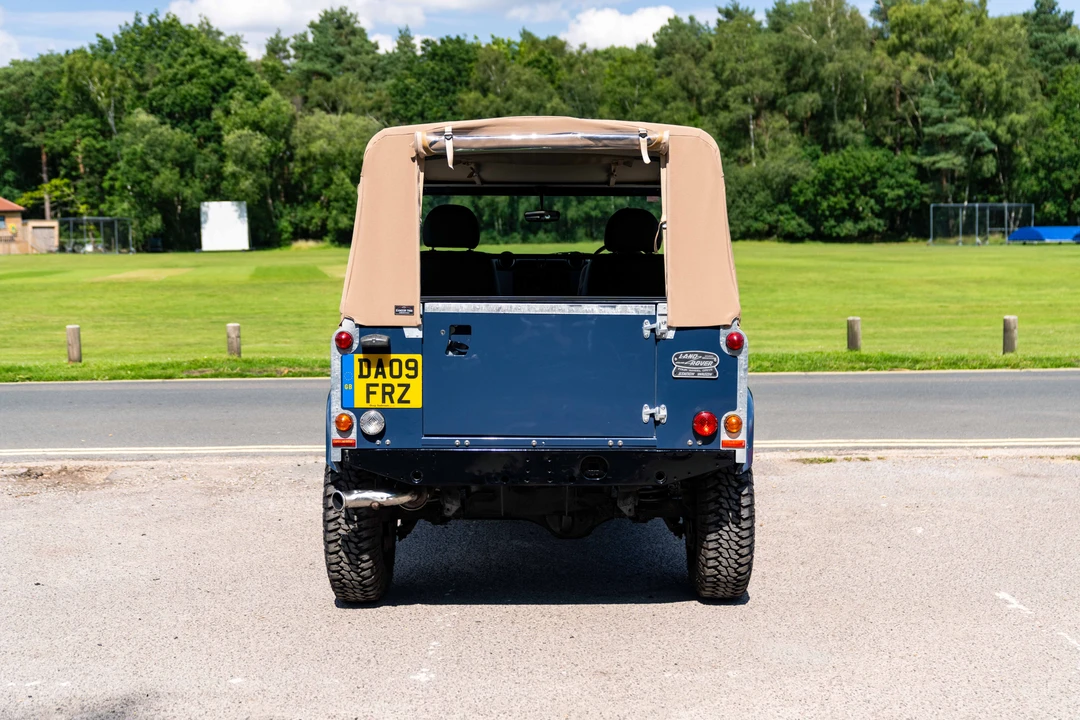 2009 Land Rover Defender 90 - Image 6 of 31