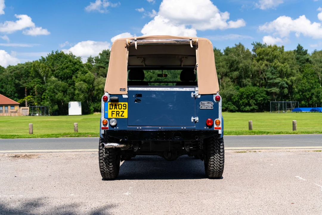 2009 Land Rover Defender 90 - Image 14 of 31