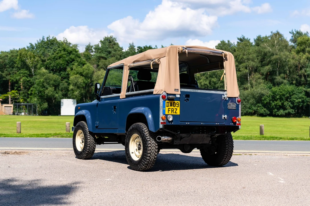 2009 Land Rover Defender 90 - Image 5 of 31