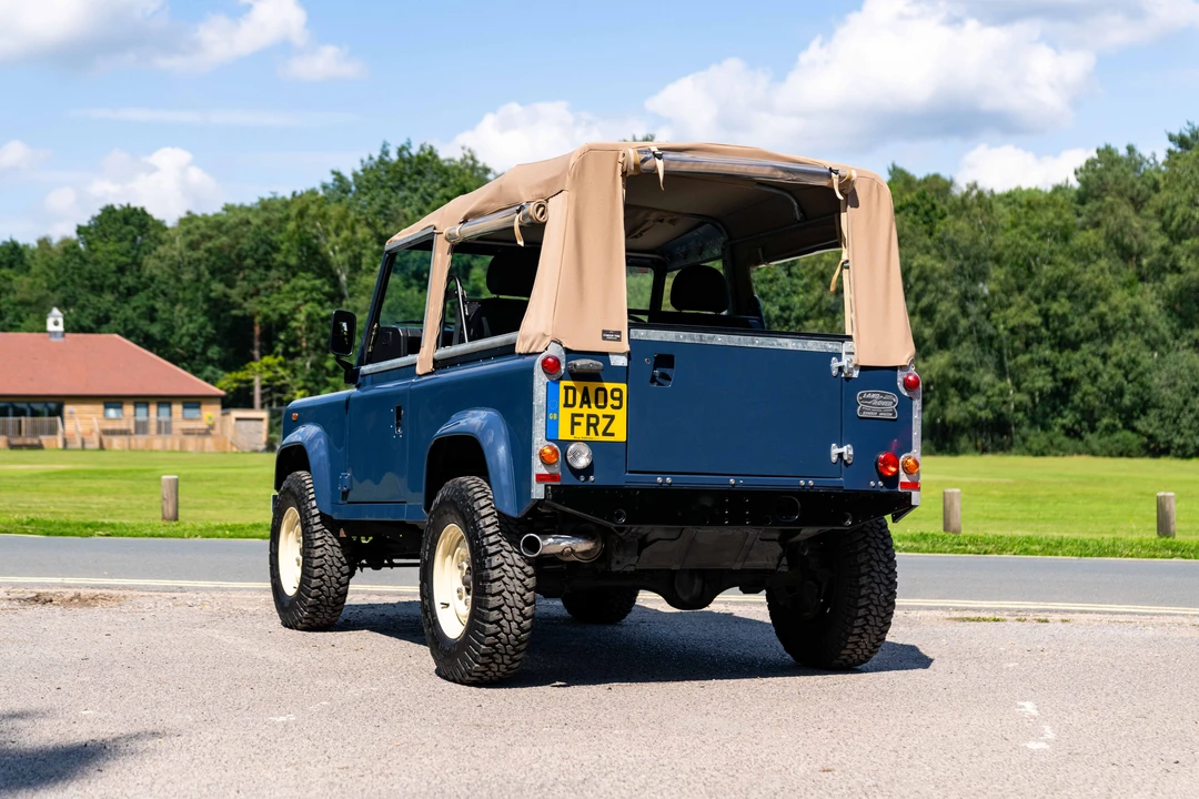 2009 Land Rover Defender 90 - Image 21 of 31