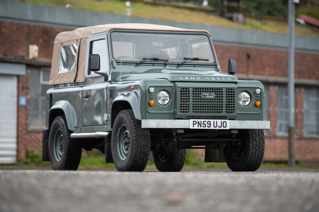 2009 Land Rover Defender 90 - Image 9 of 31