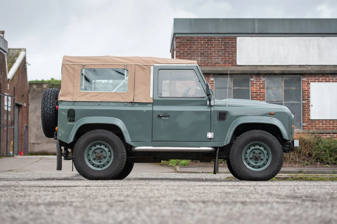 2009 Land Rover Defender 90 - Image 8 of 31