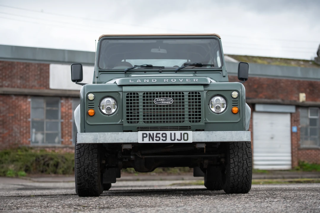 2009 Land Rover Defender 90 - Image 10 of 31