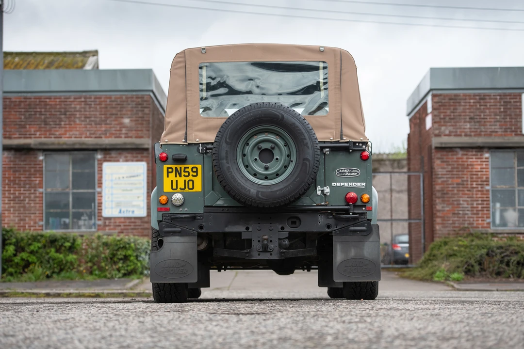 2009 Land Rover Defender 90 - Image 6 of 31