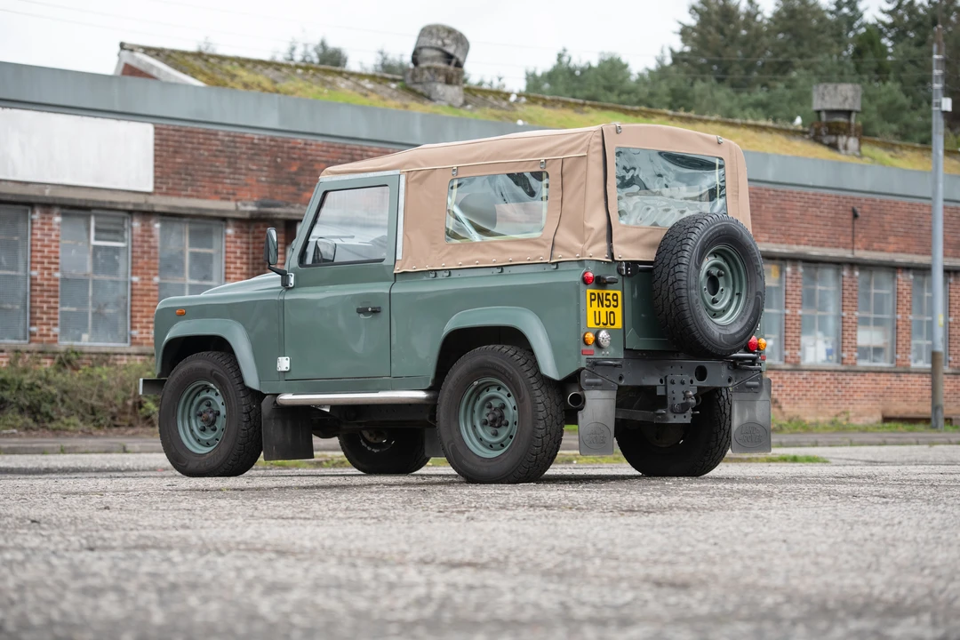 2009 Land Rover Defender 90 - Image 5 of 31