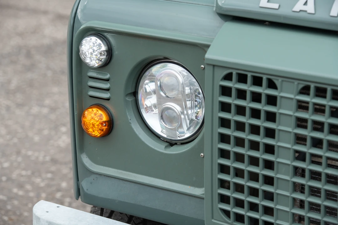 2009 Land Rover Defender 90 - Image 13 of 31
