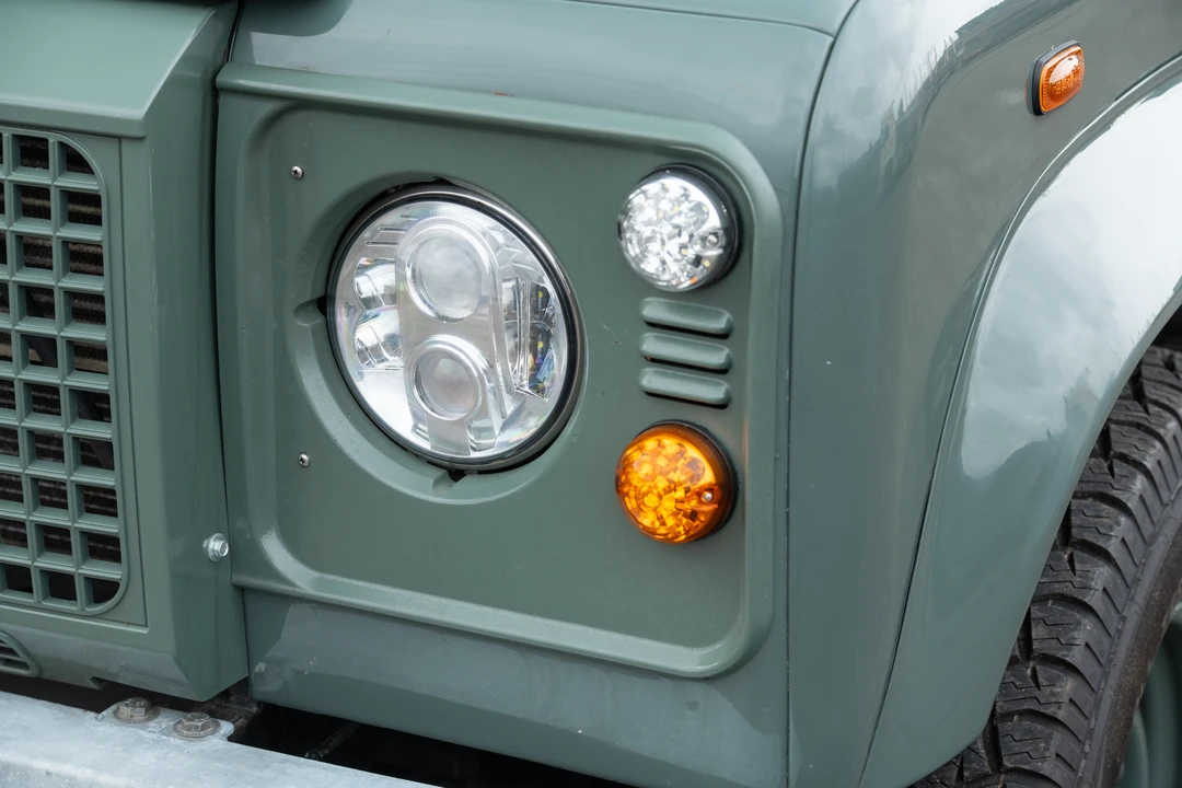 2009 Land Rover Defender 90 - Image 14 of 31