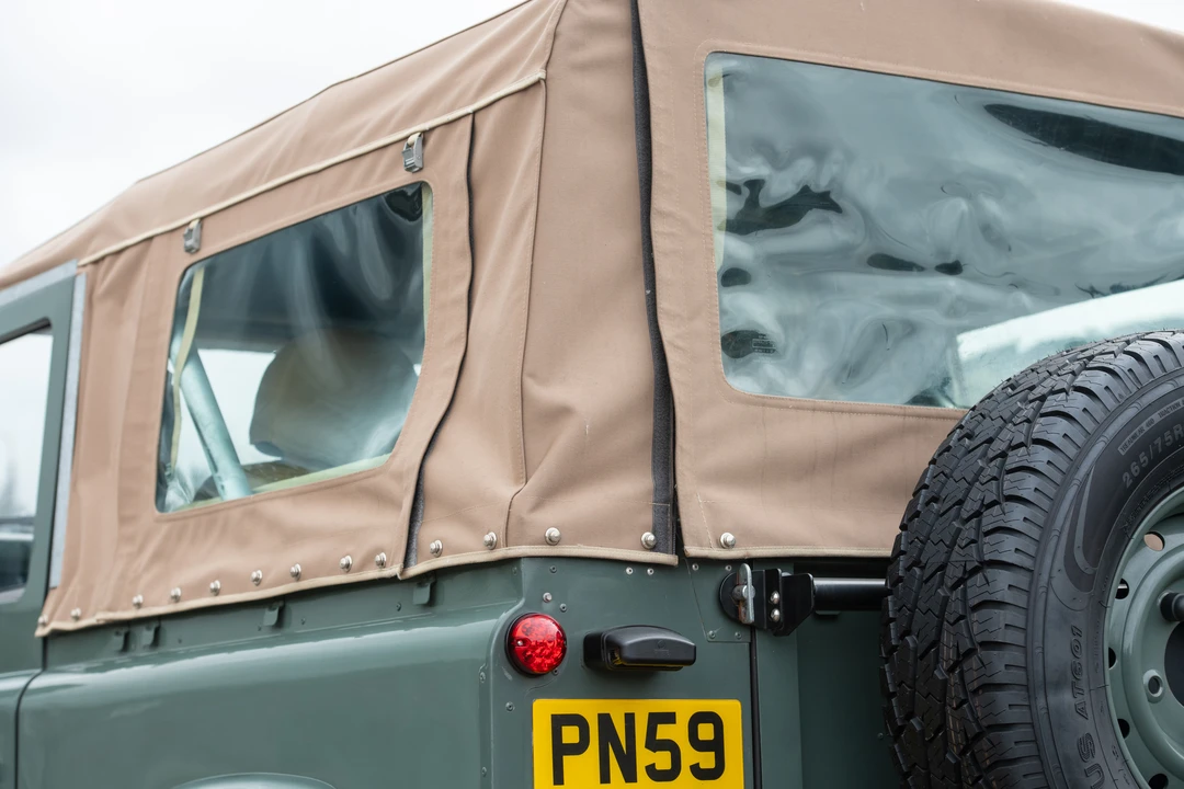 2009 Land Rover Defender 90 - Image 25 of 31
