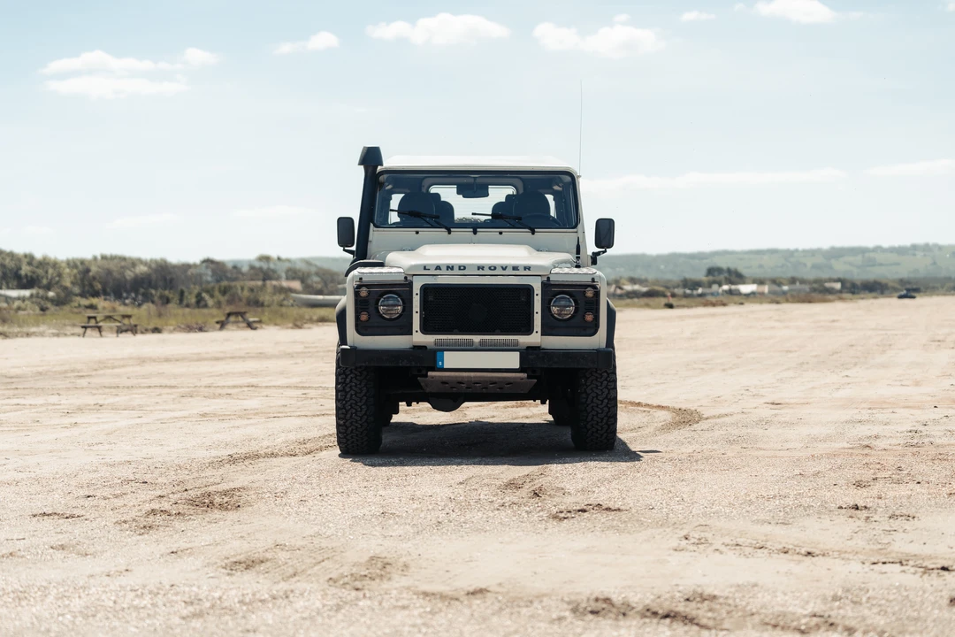 2009 Land Rover Defender 90 - Image 2 of 31
