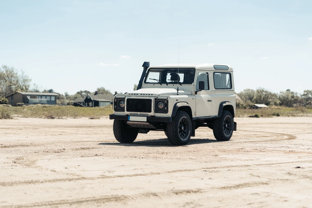 2009 Land Rover Defender 90 - Image 3 of 31