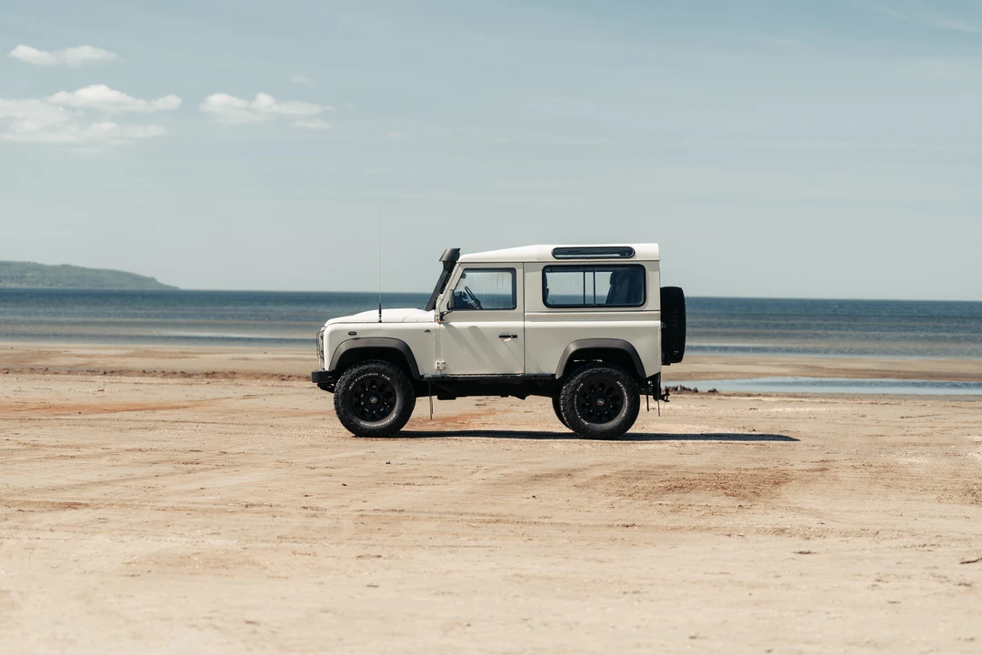 2009 Land Rover Defender 90 - Image 4 of 31