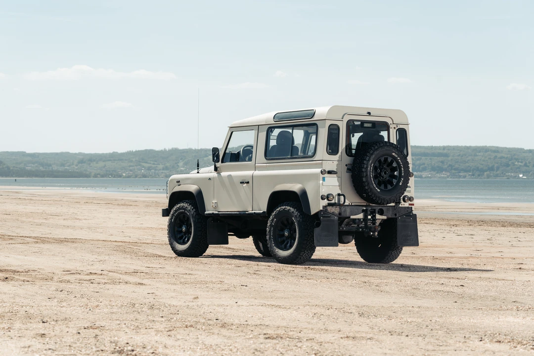 2009 Land Rover Defender 90 - Image 5 of 31