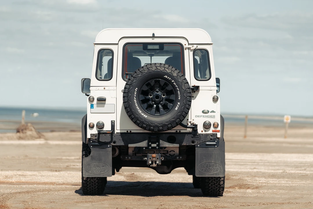 2009 Land Rover Defender 90 - Image 6 of 31