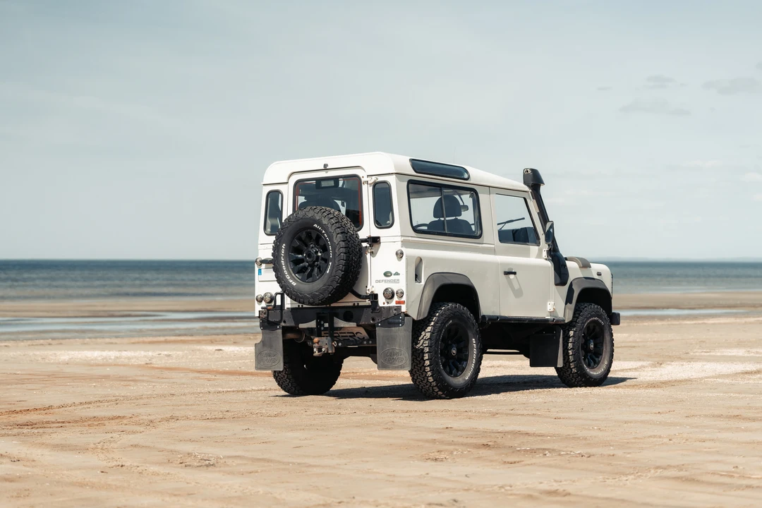 2009 Land Rover Defender 90 - Image 7 of 31