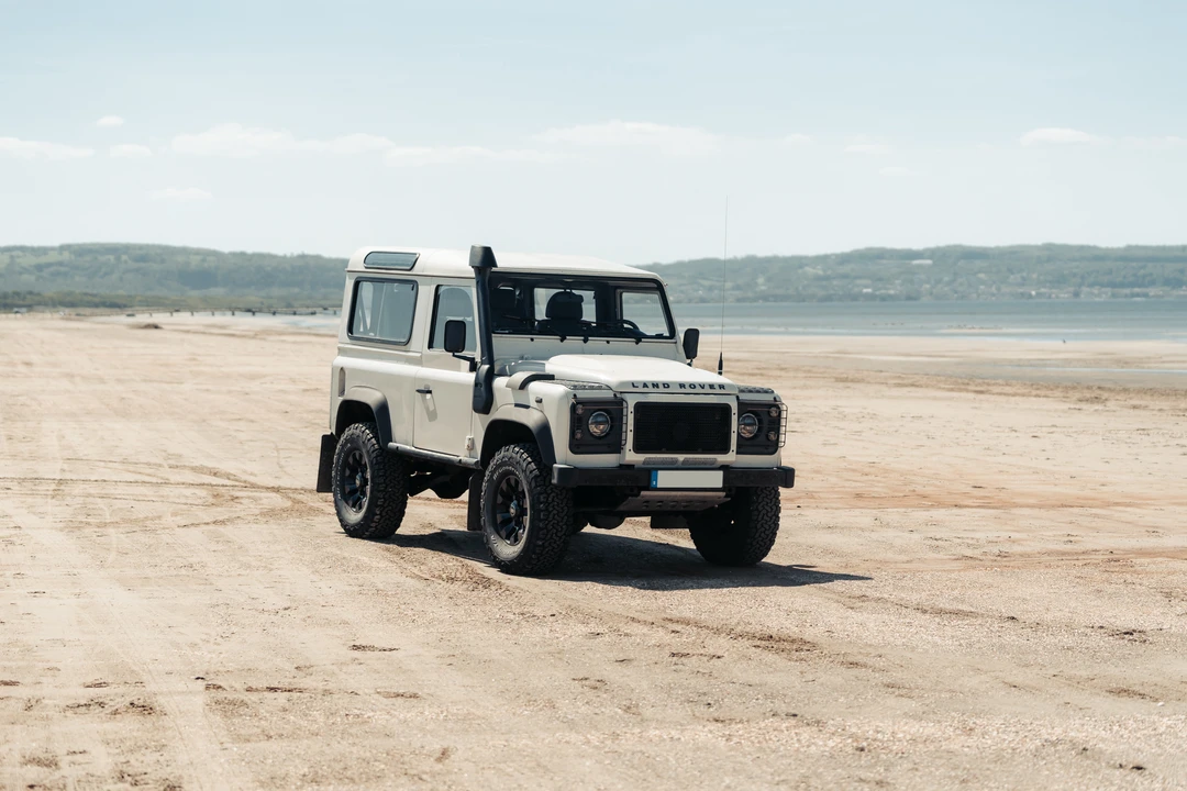 2009 Land Rover Defender 90 - Image 9 of 31