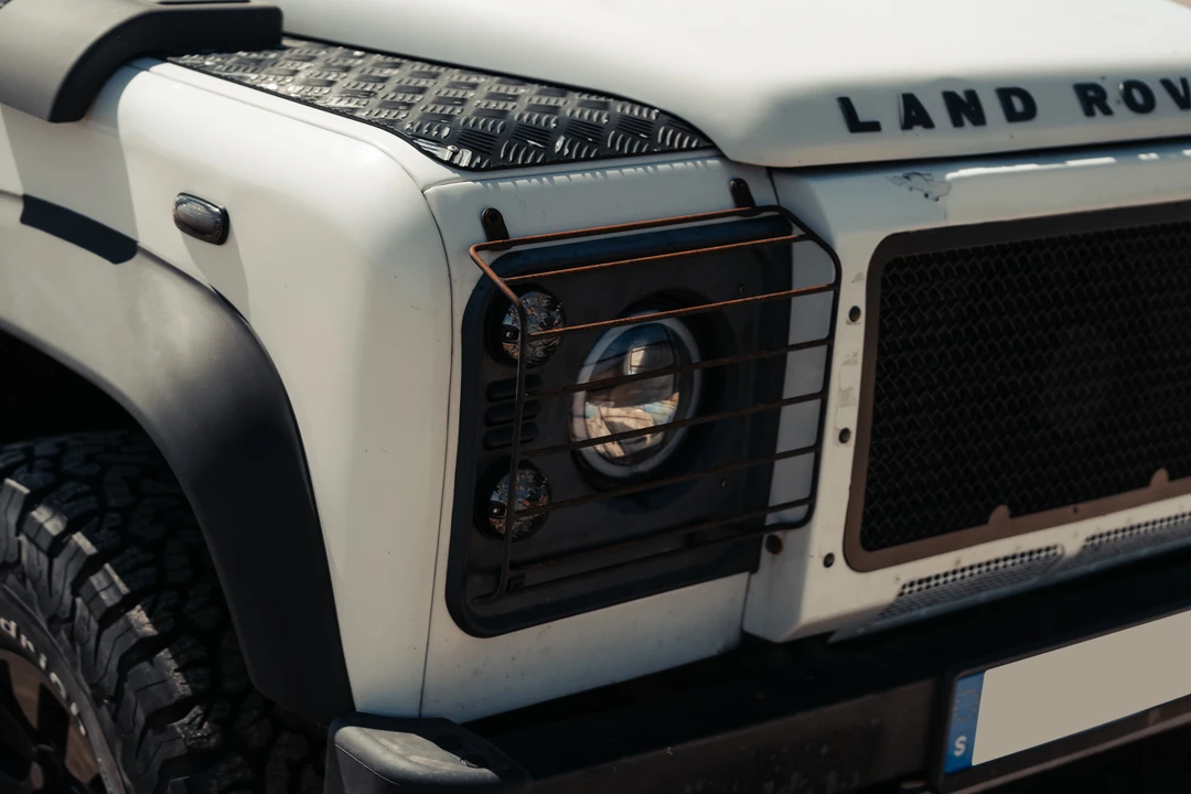 2009 Land Rover Defender 90 - Image 11 of 31