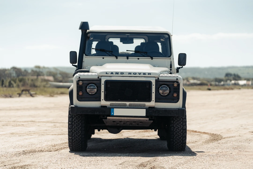 2009 Land Rover Defender 90 - Image 10 of 31