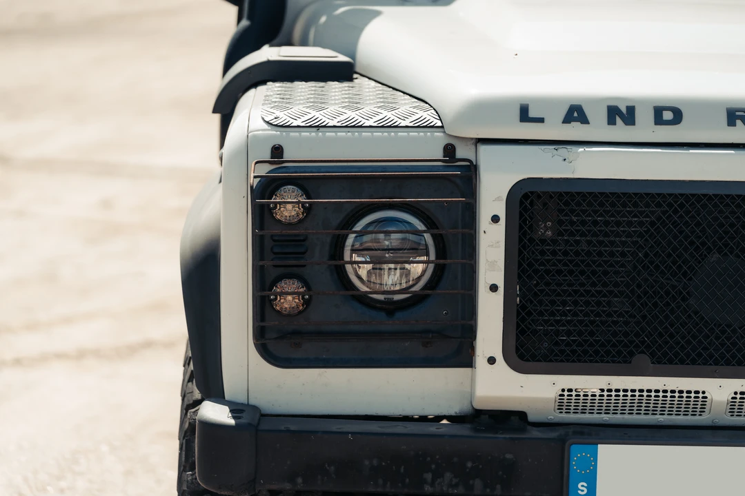 2009 Land Rover Defender 90 - Image 13 of 31