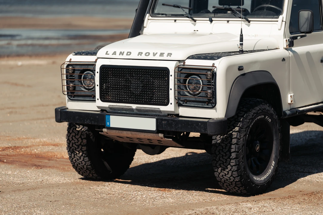 2009 Land Rover Defender 90 - Image 19 of 31