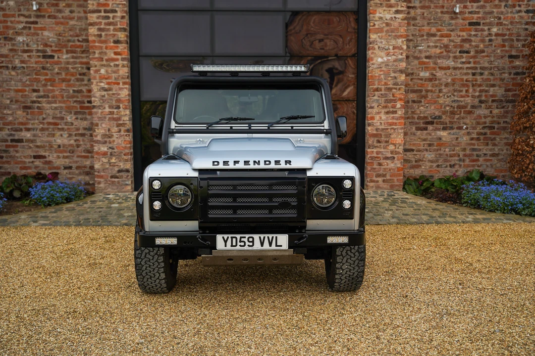 2009 Land Rover Defender 90 - Image 3 of 31