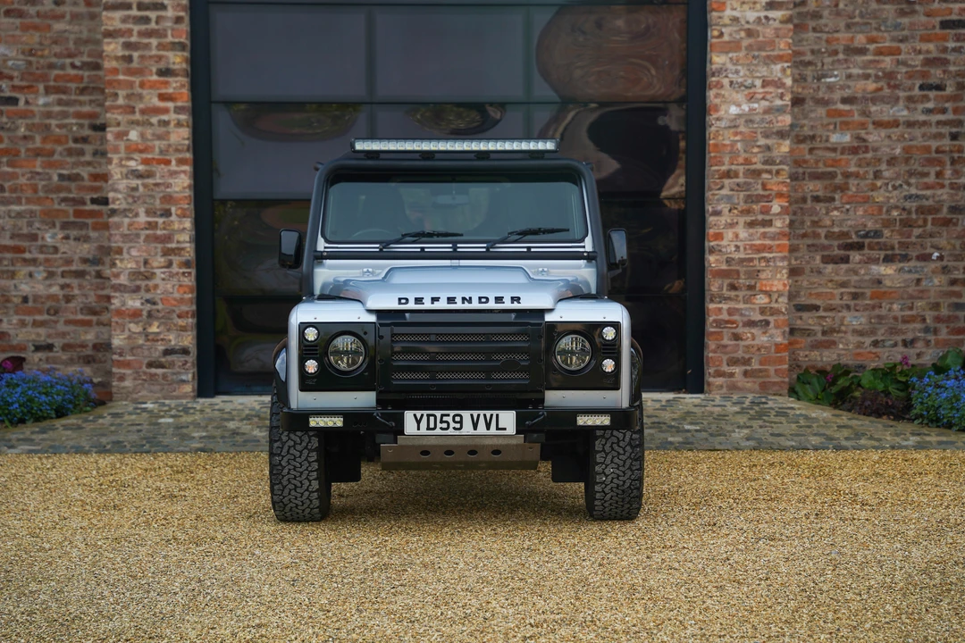 2009 Land Rover Defender 90 - Image 11 of 31