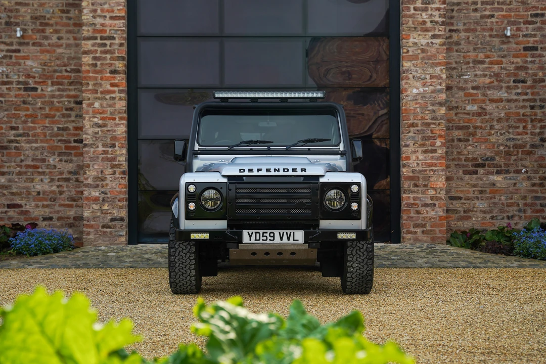 2009 Land Rover Defender 90 - Image 14 of 31