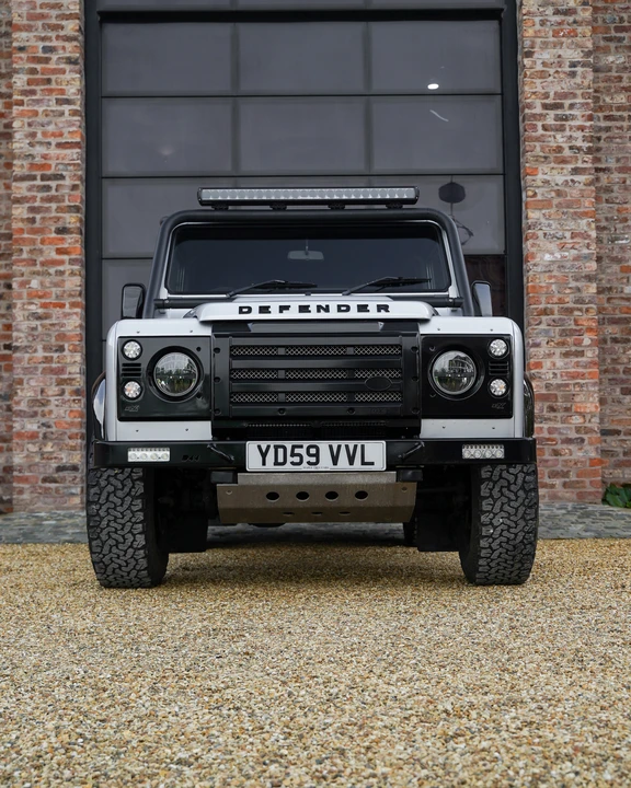 2009 Land Rover Defender 90 - Image 15 of 31