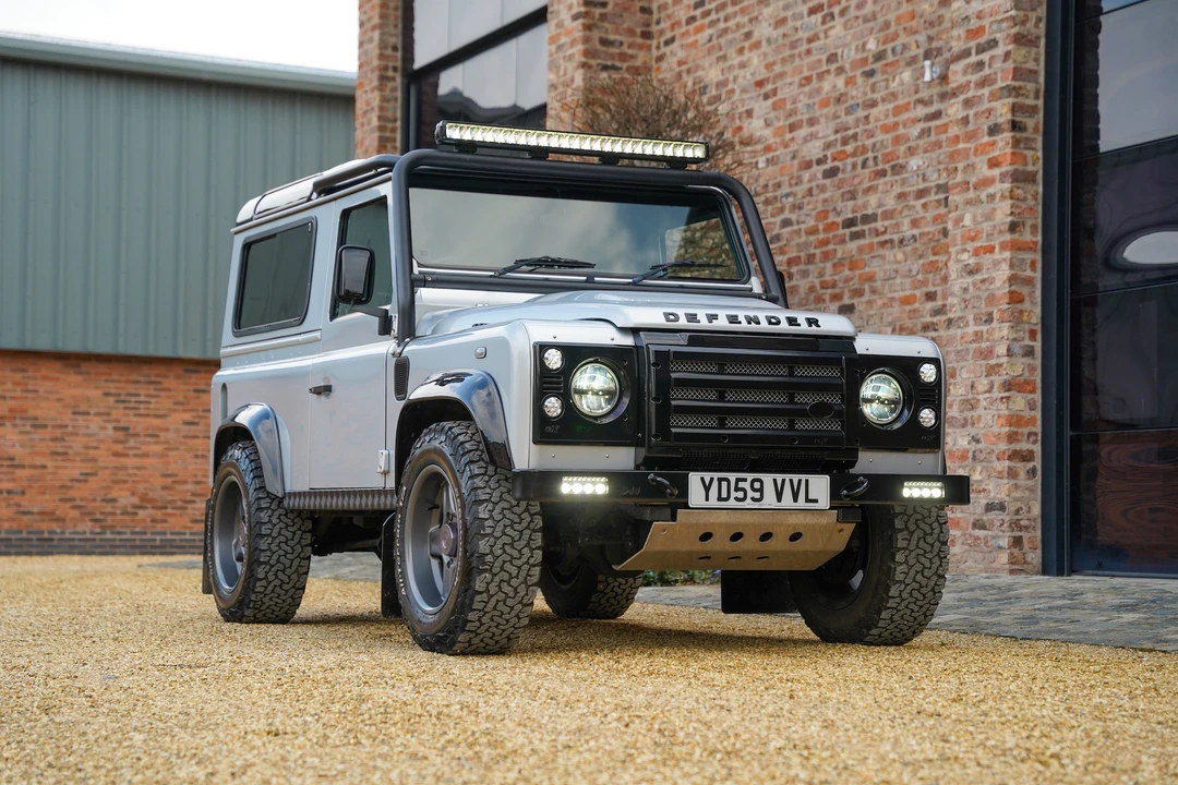 2009 Land Rover Defender 90 - Image 12 of 31