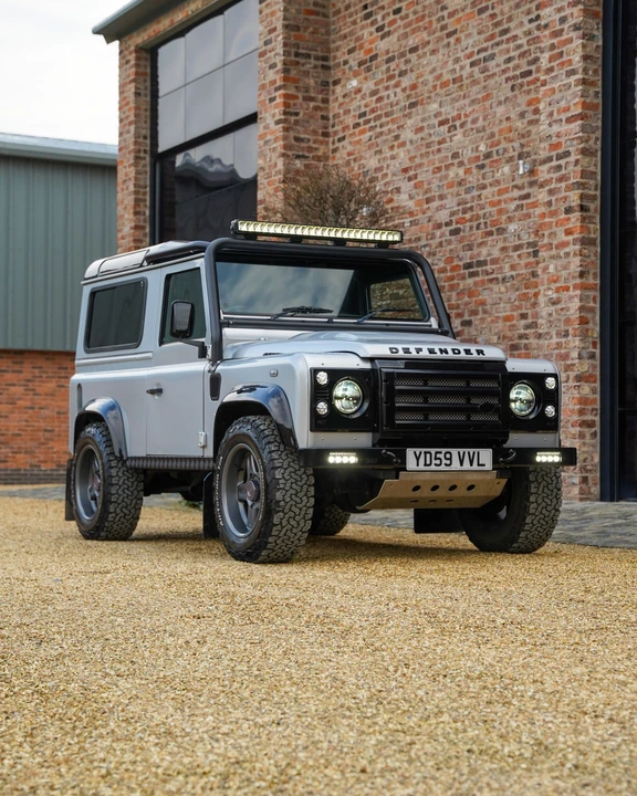 2009 Land Rover Defender 90 - Image 16 of 31
