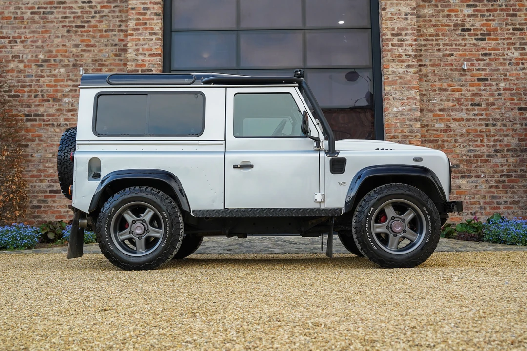 2009 Land Rover Defender 90 - Image 5 of 31